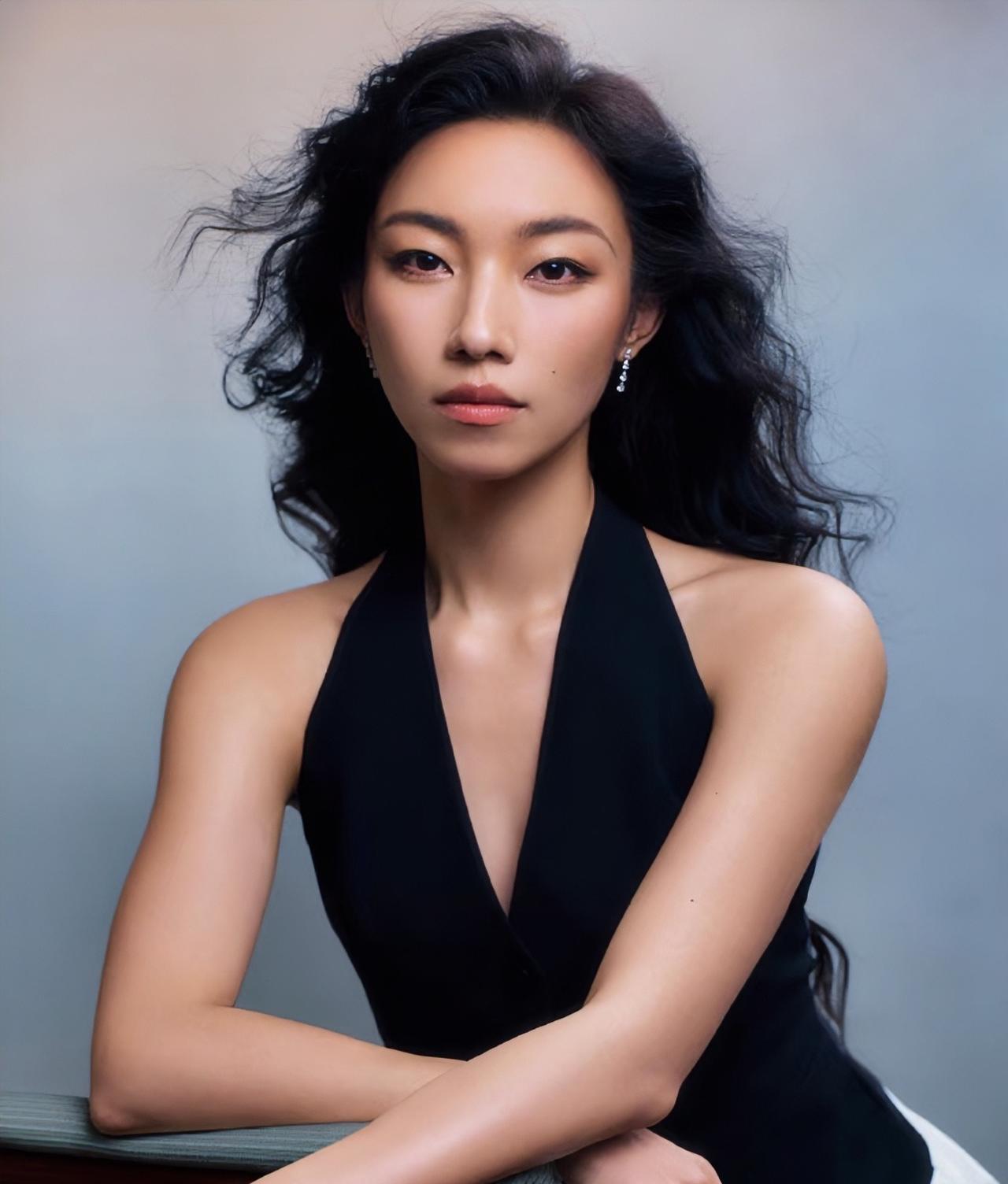 原来那尔那茜这个“天龙人”早就有迹可循了她的定向委培事件已经不是重点了，重点