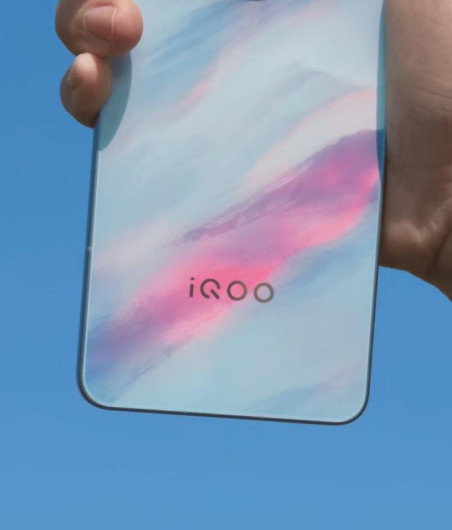 无2K不旗舰！iQOO一直都是2K屏幕的坚定普及者，这次的iQOO15T也是配备