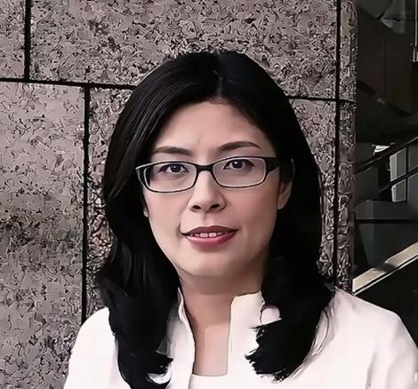 好戏开场了！郑丽文直奔台中拜码头！郑丽文去台中见了几位退役军官。这些