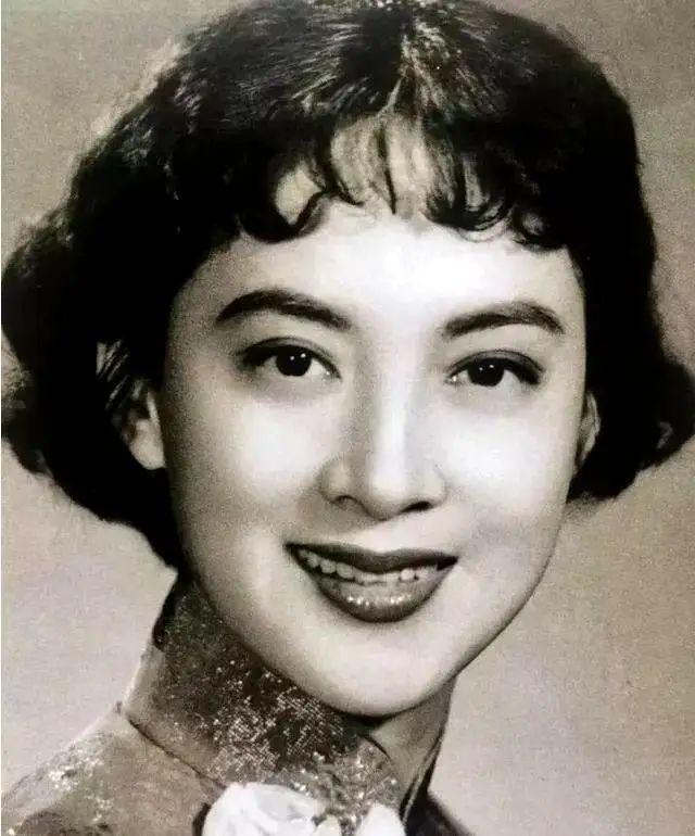 17岁被人逼着嫁，嫁进去就挨打；第二段婚姻里，丈夫出轨，她没走，替他守了床榻整