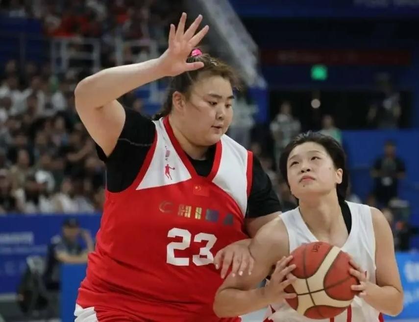 体重问题制约上限，刘禹彤国际赛场防守短板凸显刘禹彤如今体重不降反升，身形宽