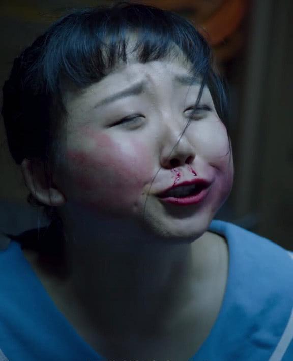 李雪琴问颖儿：“你感觉我和李嘉琦（辣目洋子），谁更外向一些？”颖儿略加思索回