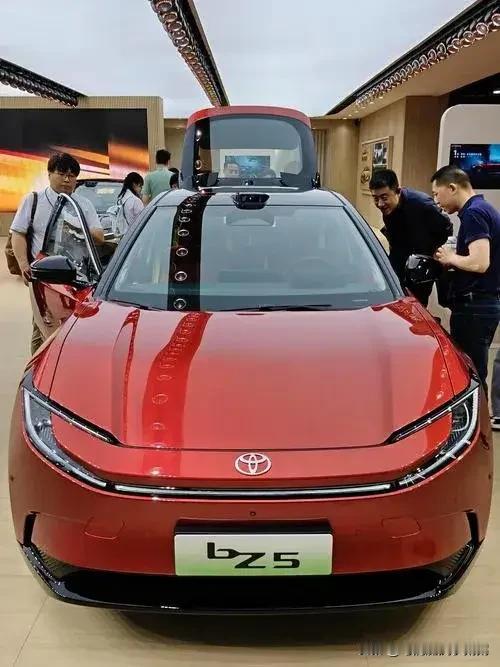 这就是血淋淋的现实：2021年，丰田净利润达1471亿元。2022年，丰田净