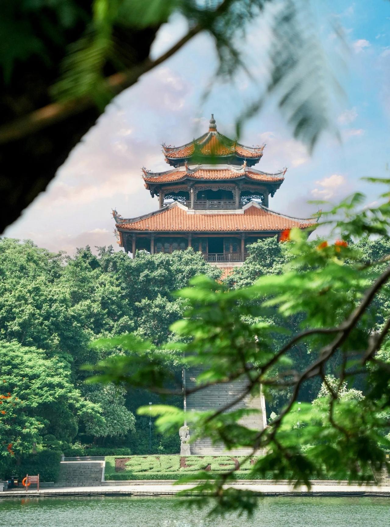 泉州市全域十大公园:1.西湖公园：泉州公园界的“顶流”！水域占了八成，湖面