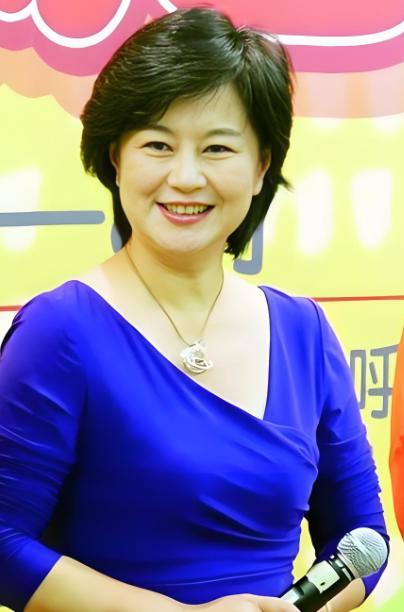 1999年，鞠萍向丈夫提出了离婚，丈夫同意离婚，却让她二选一，孩子和财产只能带走