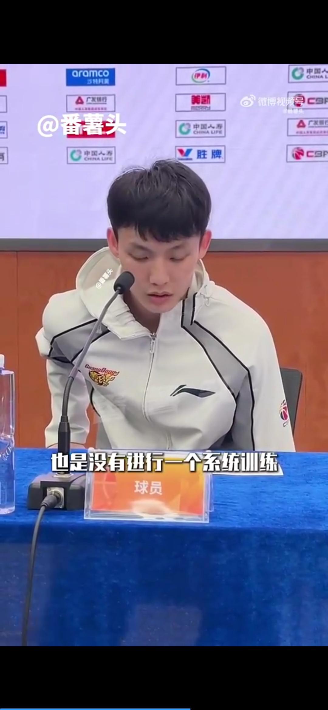 徐杰赛后公开道歉，跟胡明轩合砍12分10板10助攻，他的粉丝有些无理取闹胡明