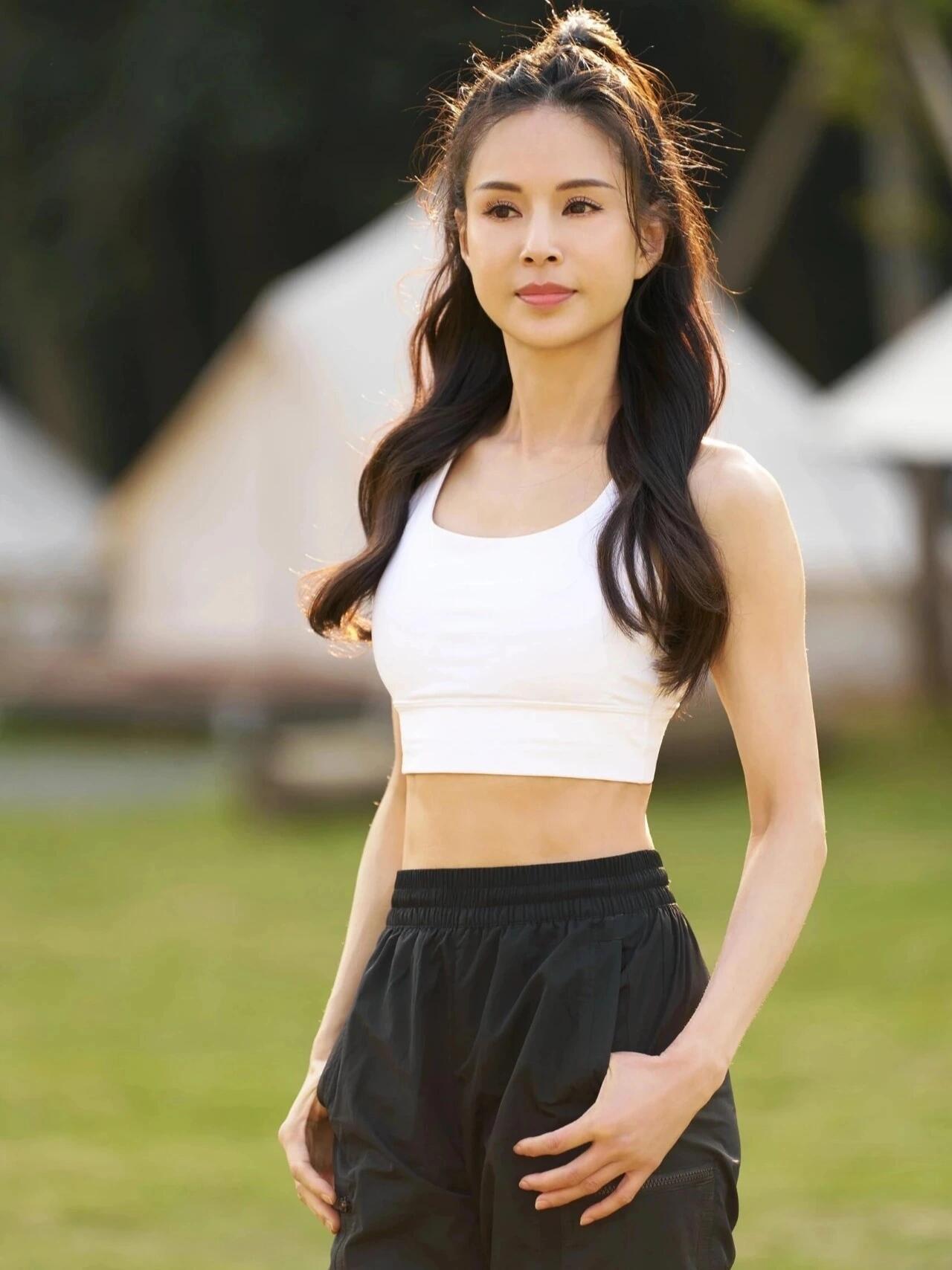 李若彤说60岁就该演外婆了拒绝刻意装嫩，六十岁坦然诠释外婆，打破容貌年龄焦虑。正