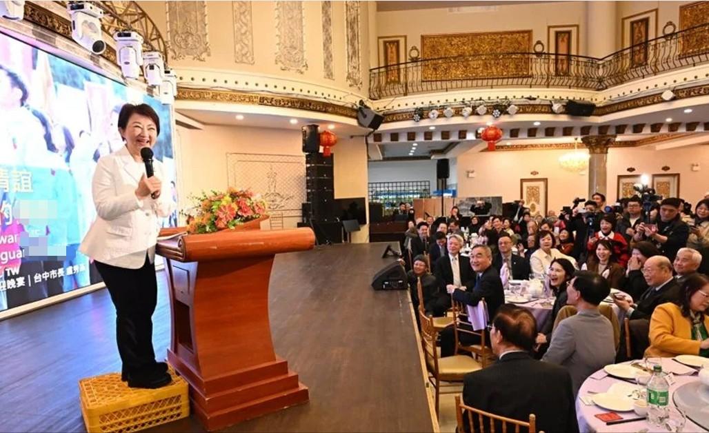 出席纽约侨宴，卢秀燕：两岸要和平须释善意台中市长卢秀燕14日来到纽约参加侨界