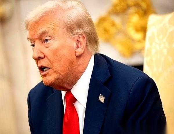 聊聊特朗普那场买岛闹剧。达沃斯，聚光灯下，他手一挥，对着满场的记者宣布：“格陵