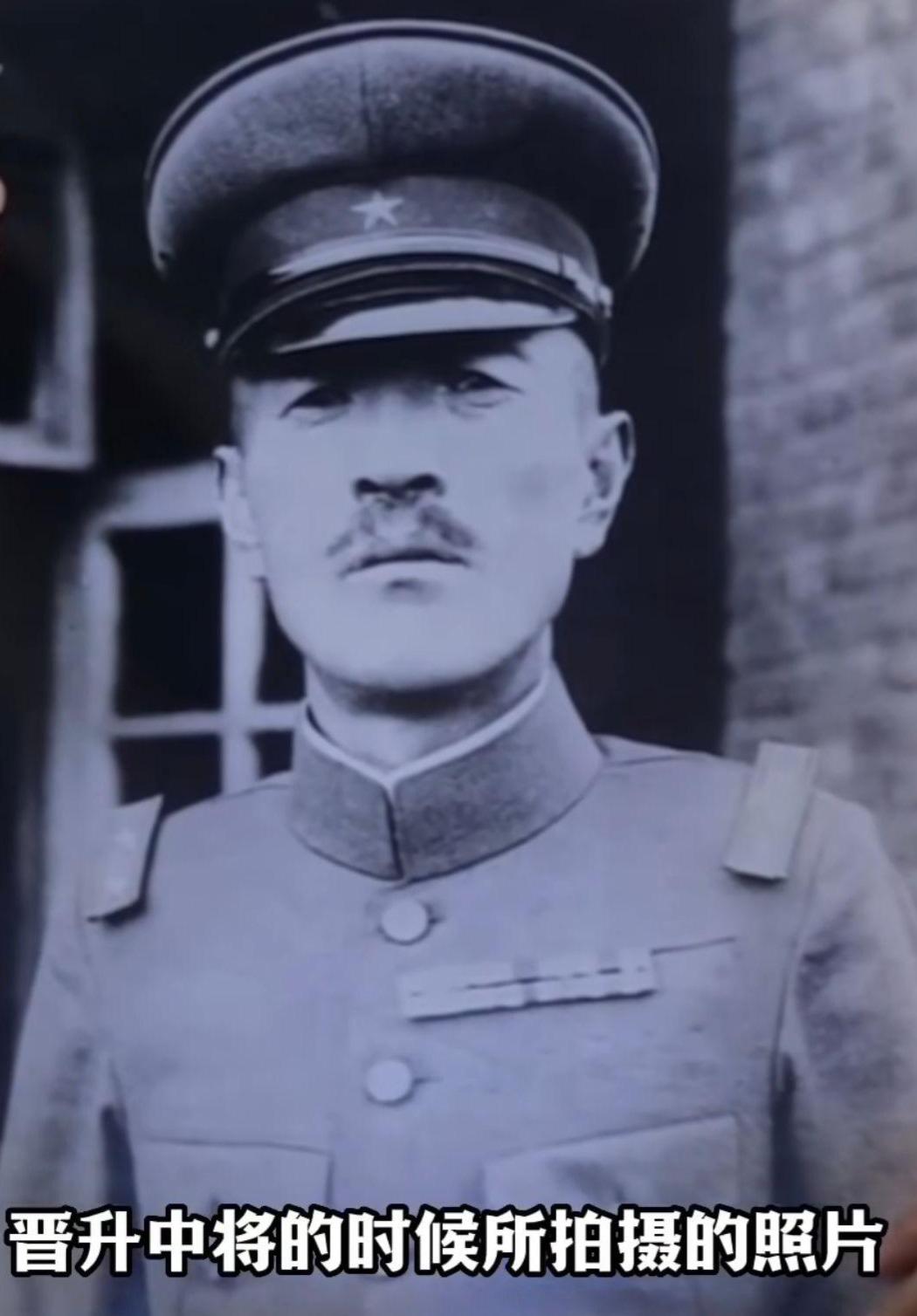 1933年授陆军大佐，1937年晋少将，1939年晋中将后一个半月，在黄土