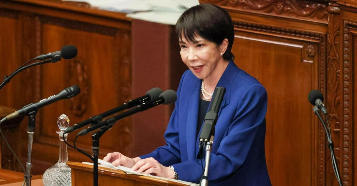 话说回来，最近日本政坛刮起的一股妖风，简直让人惊掉下巴。有政客大言不惭地放话，声