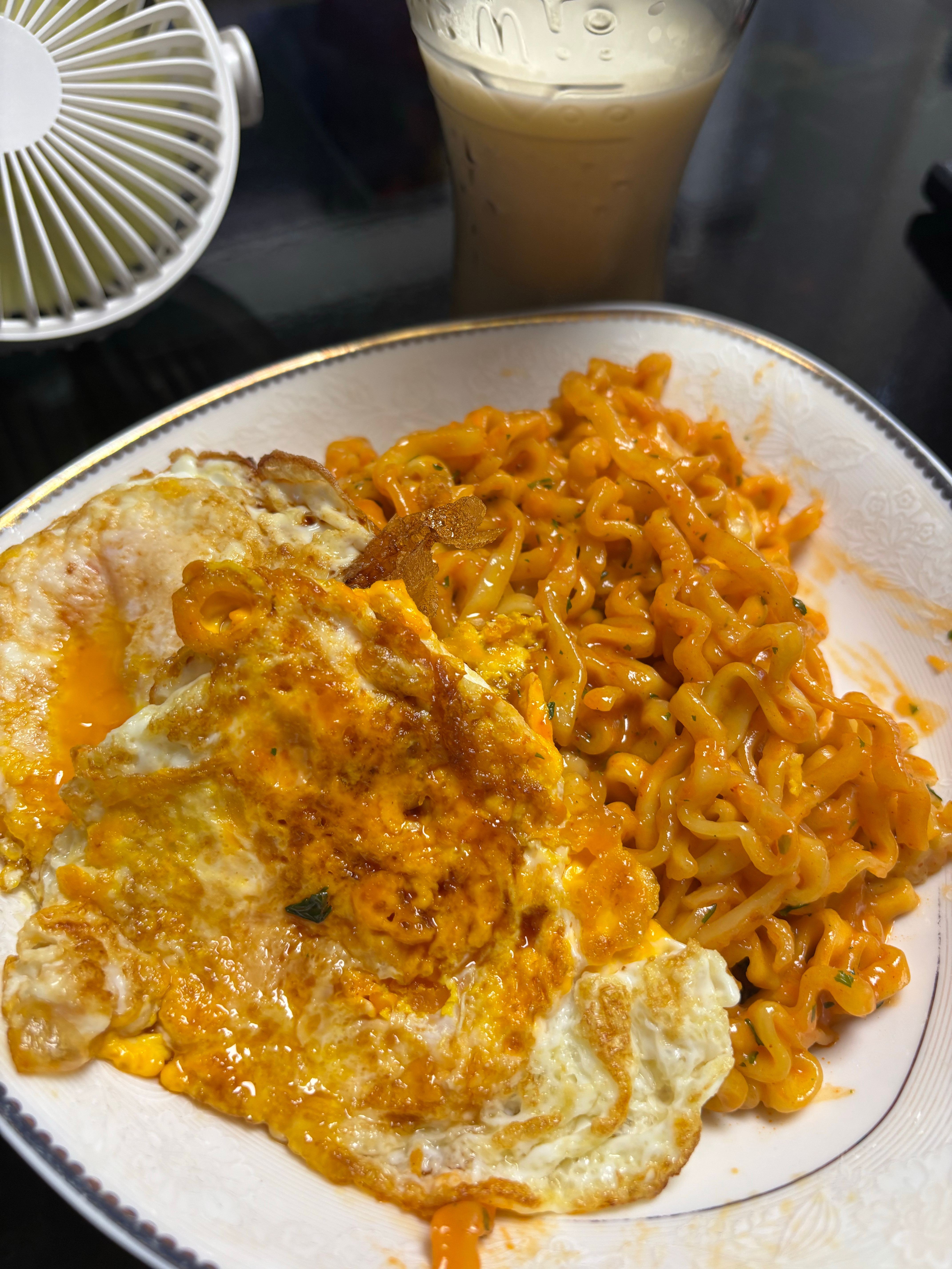 一个人不想做饭那就奶油火鸡面➕两个蛋吧