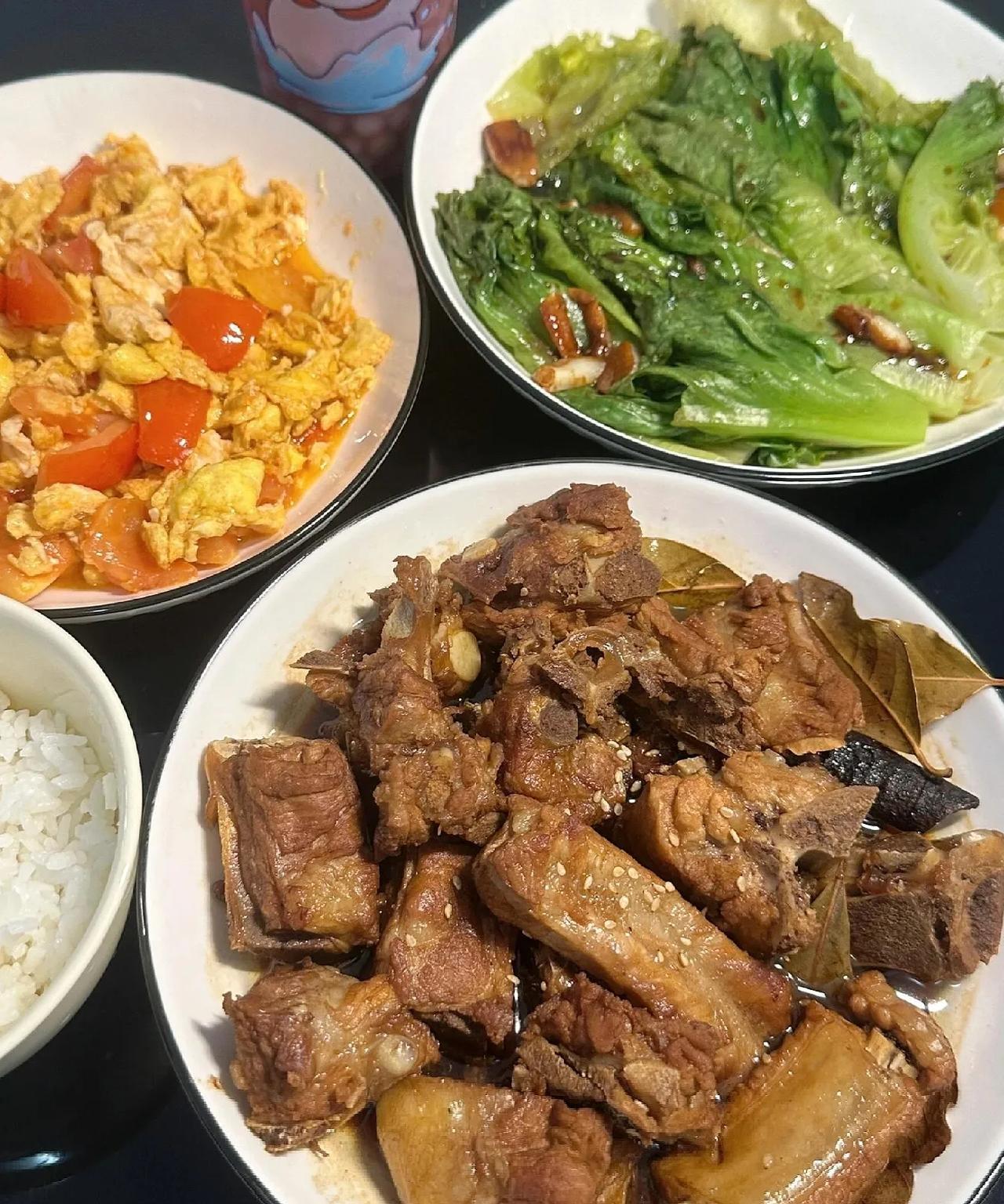 我邻居家的孩子几乎天天到我家蹭饭。可我家孩子去他们家玩，赶上他们吃饭的时候，他们