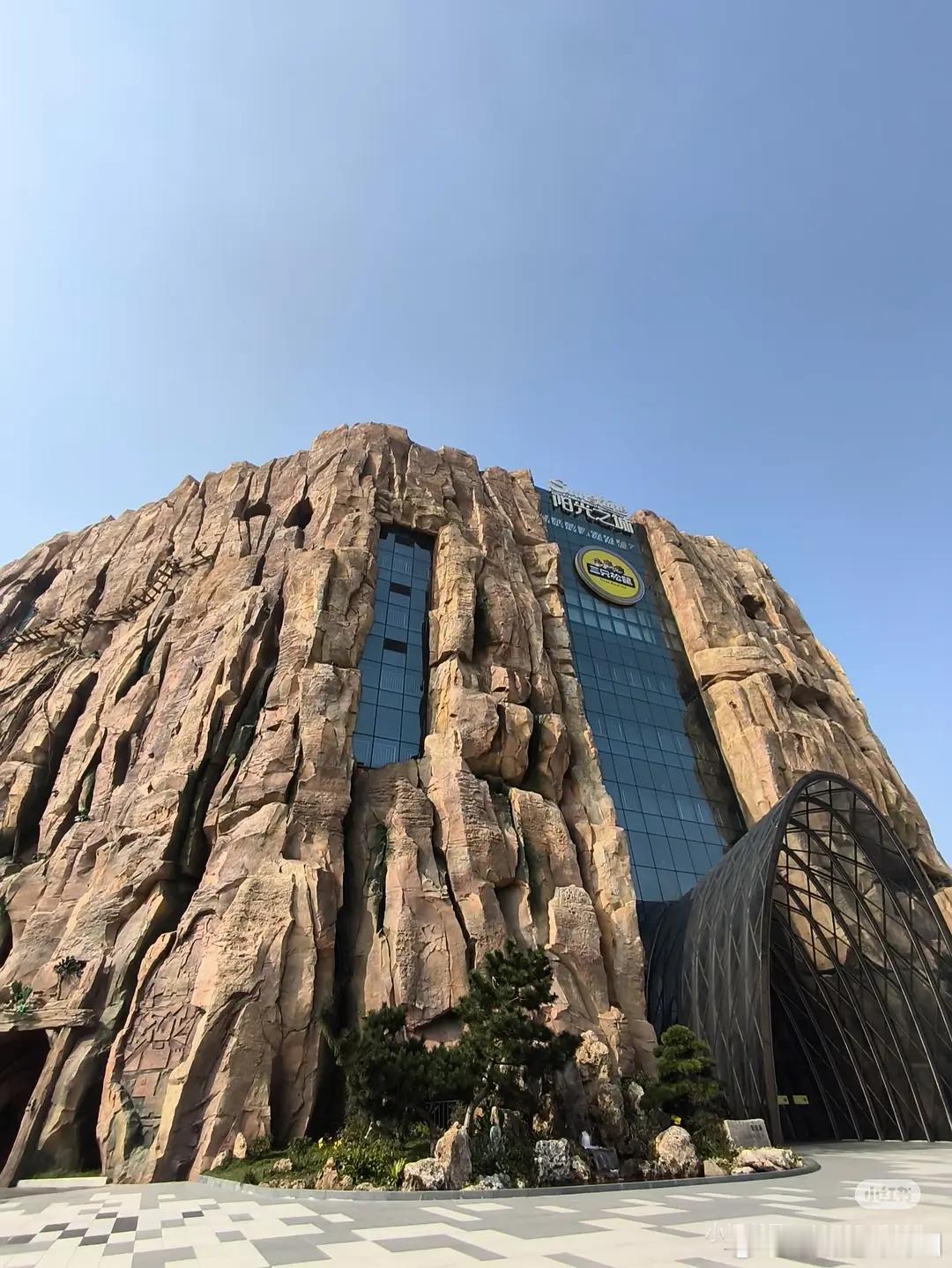 三只松鼠就是一个巨大的松鼠主题乐园