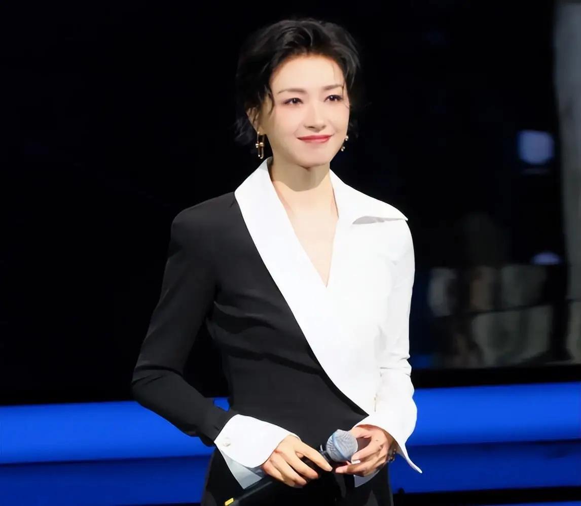 43岁万茜拿影后：七次拒潜规则被封杀，这才是内娱最硬的风骨！内娱还有这么刚