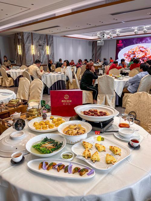 去了一趟香港，发现广州和香港很像。只是广州的东西比香港便宜。其实广州的东西一点也