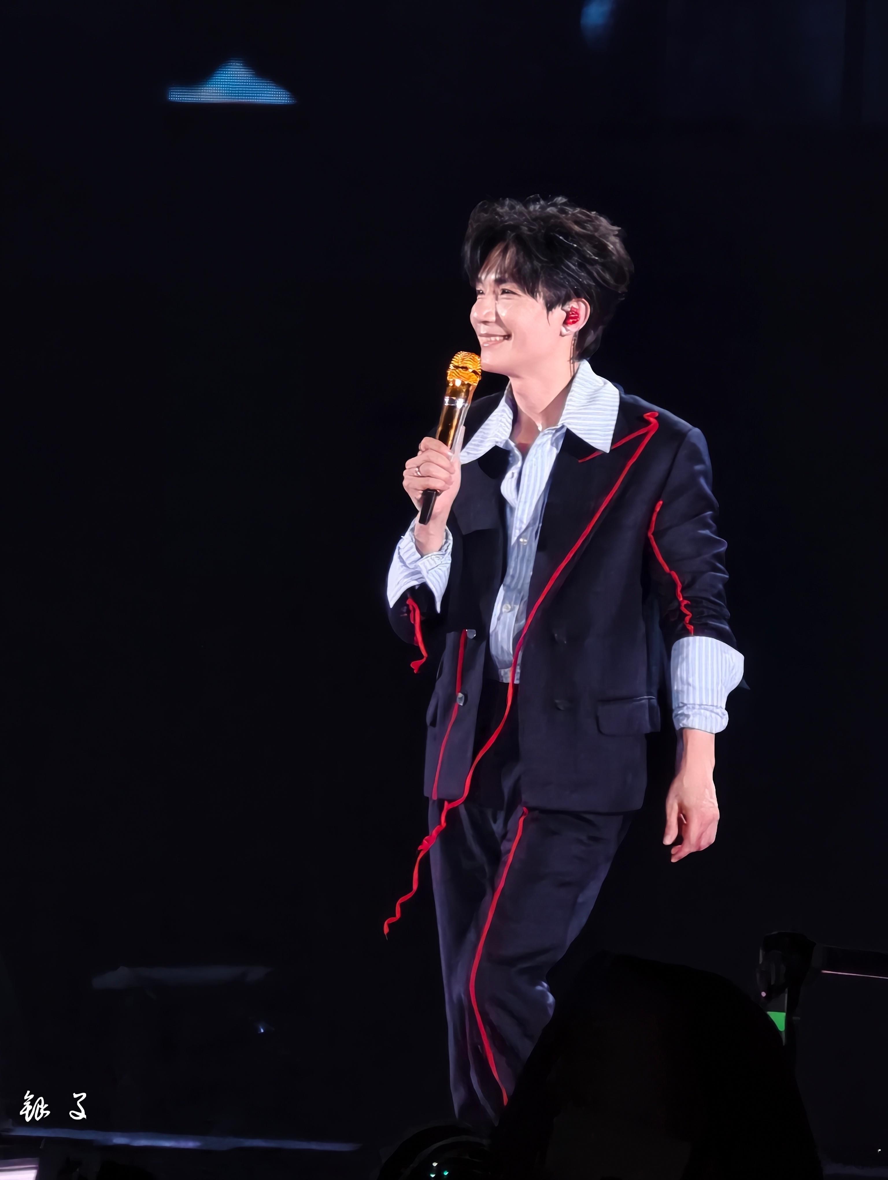 是超开心的里啊陈楚生荒芜之境演唱会