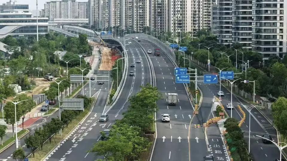 湘江之滨，路网织就民生幸福。2026年6月5日，备受长沙市民关注的潇湘北路银星路