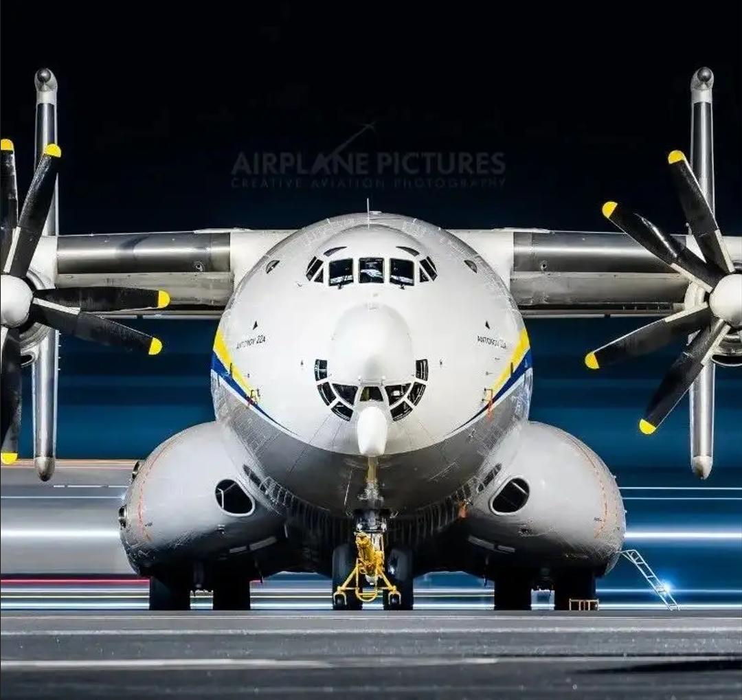 安-22空中巨兽，直接散架成零件！最后的涡桨时代的传奇，彻底落幕。俄罗斯安-