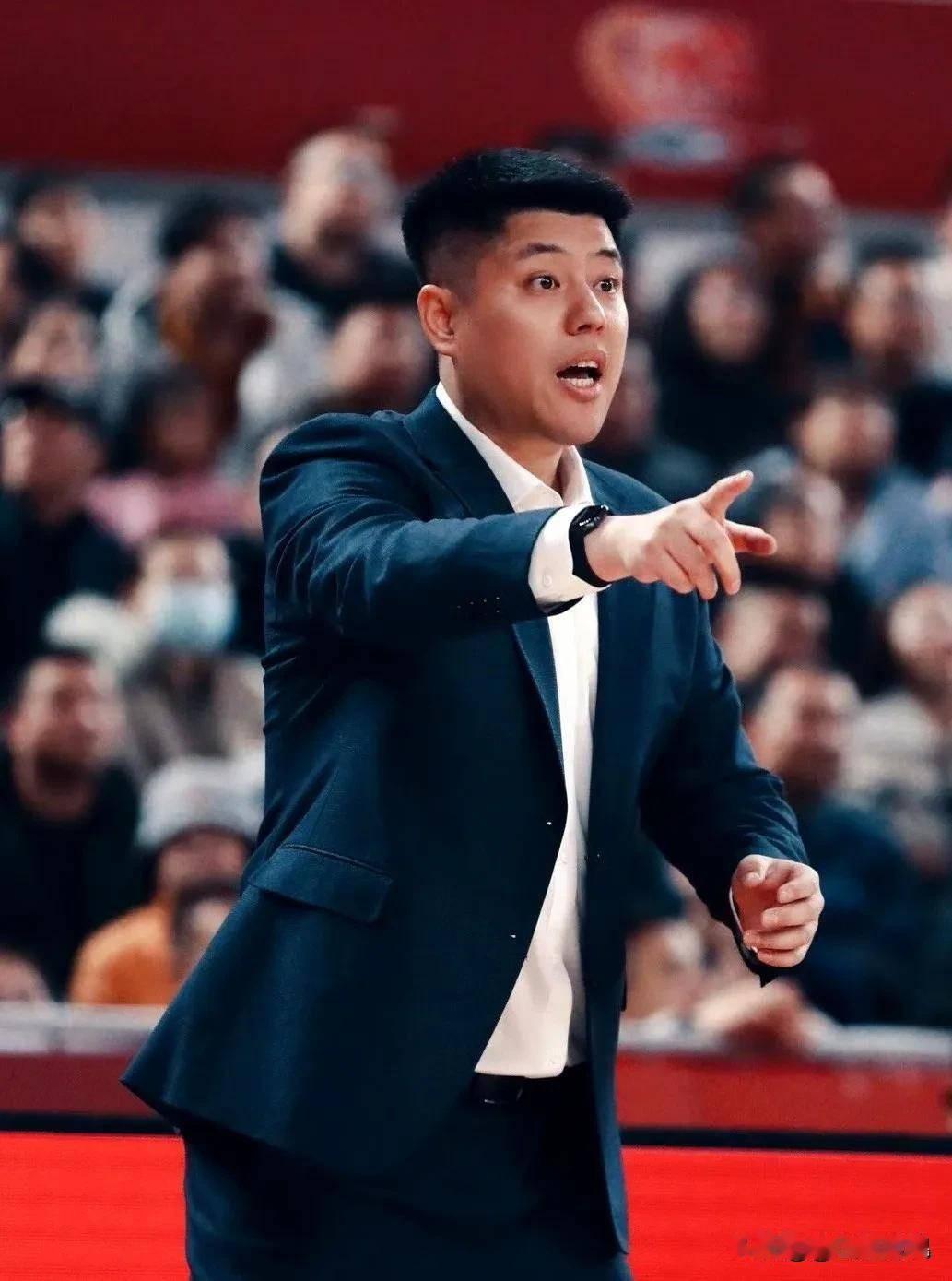 山西男篮新赛季阵容如下，潘江想保住四强压力不小。1.后卫线贾明儒，于米提