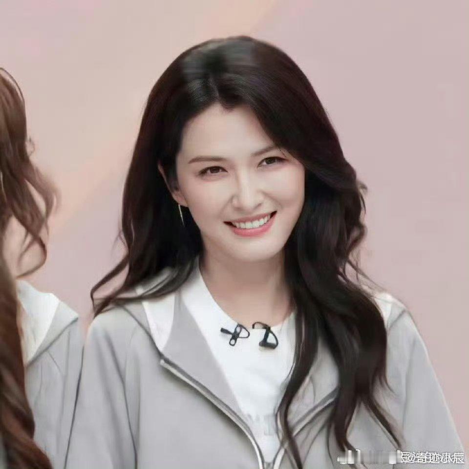 徐洁儿回应浪姐小考第一徐洁儿回应小考第一，直言惊喜又感恩，和队友磨细节练和声，