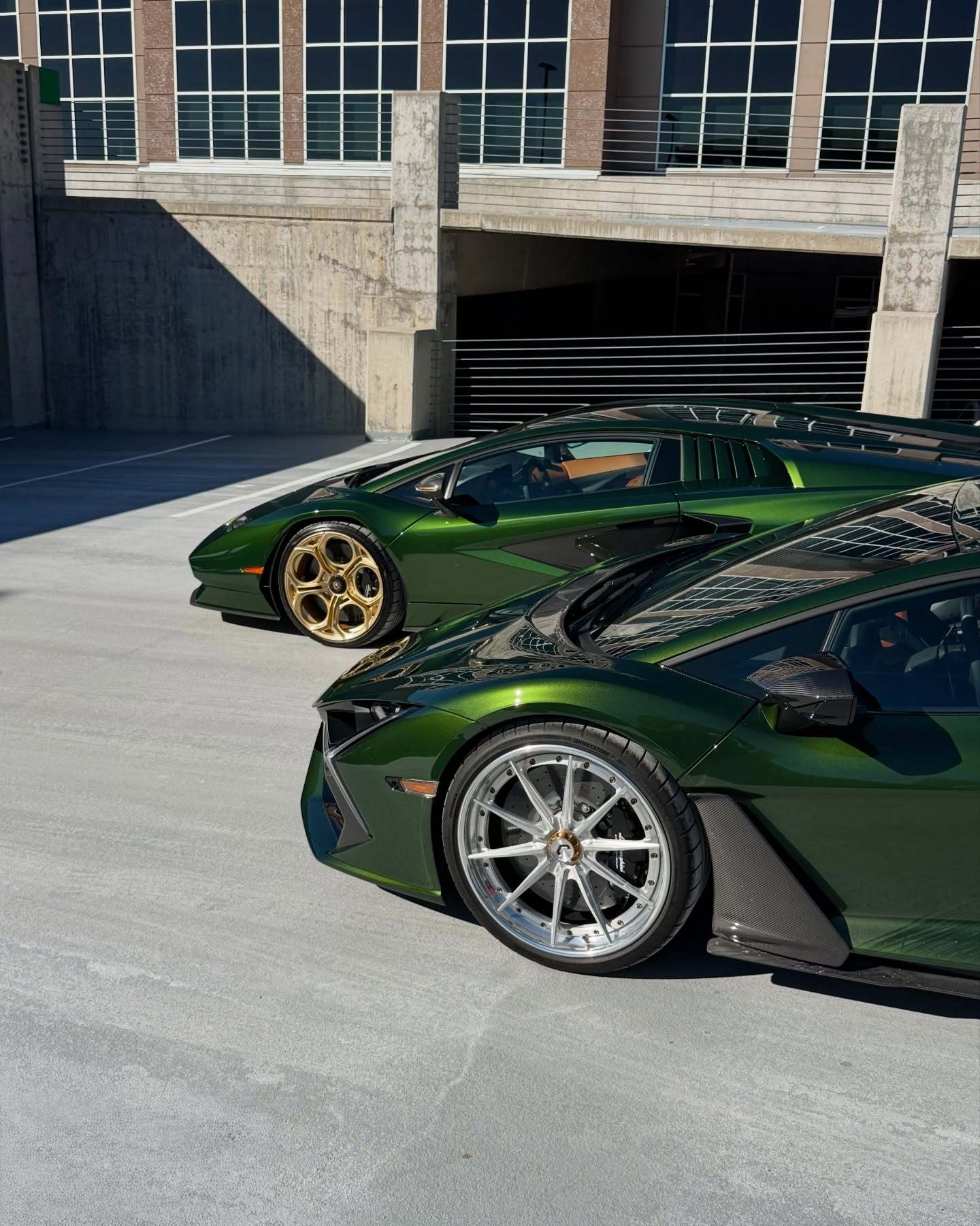 Lamborghini兰博基尼这个绿很美！车主真有品味！真有钱！
