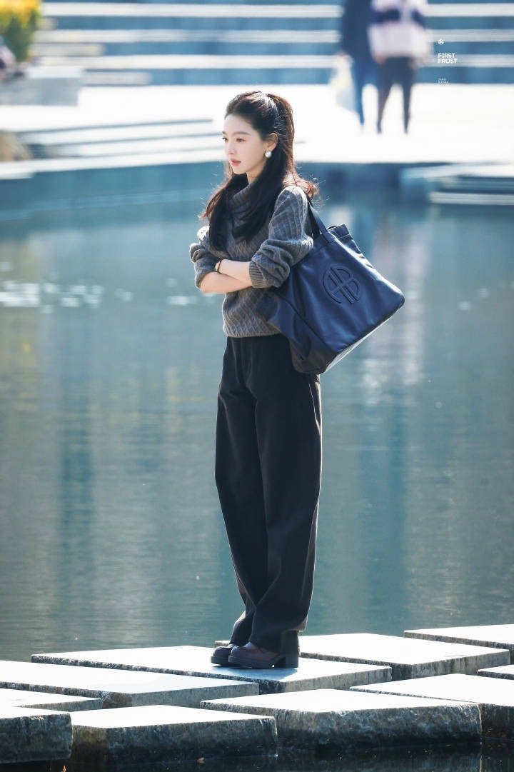 章若楠请剧组喝奶茶，还给司机发🧧，人美心善的楠楠章若楠沈千盏