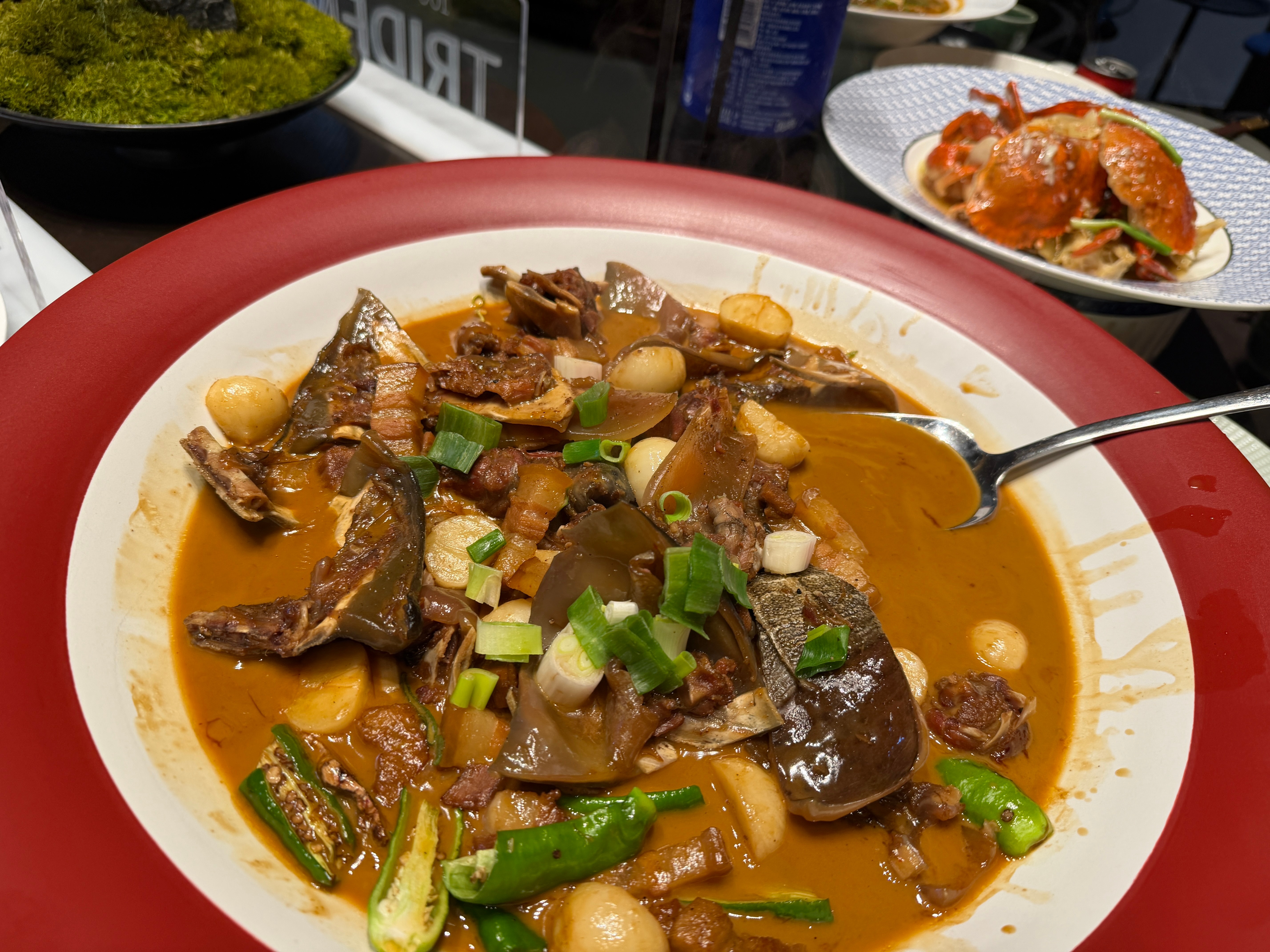 襄阳本地的襄阳牛肉面，真的辣到我了。美食雷达襄阳