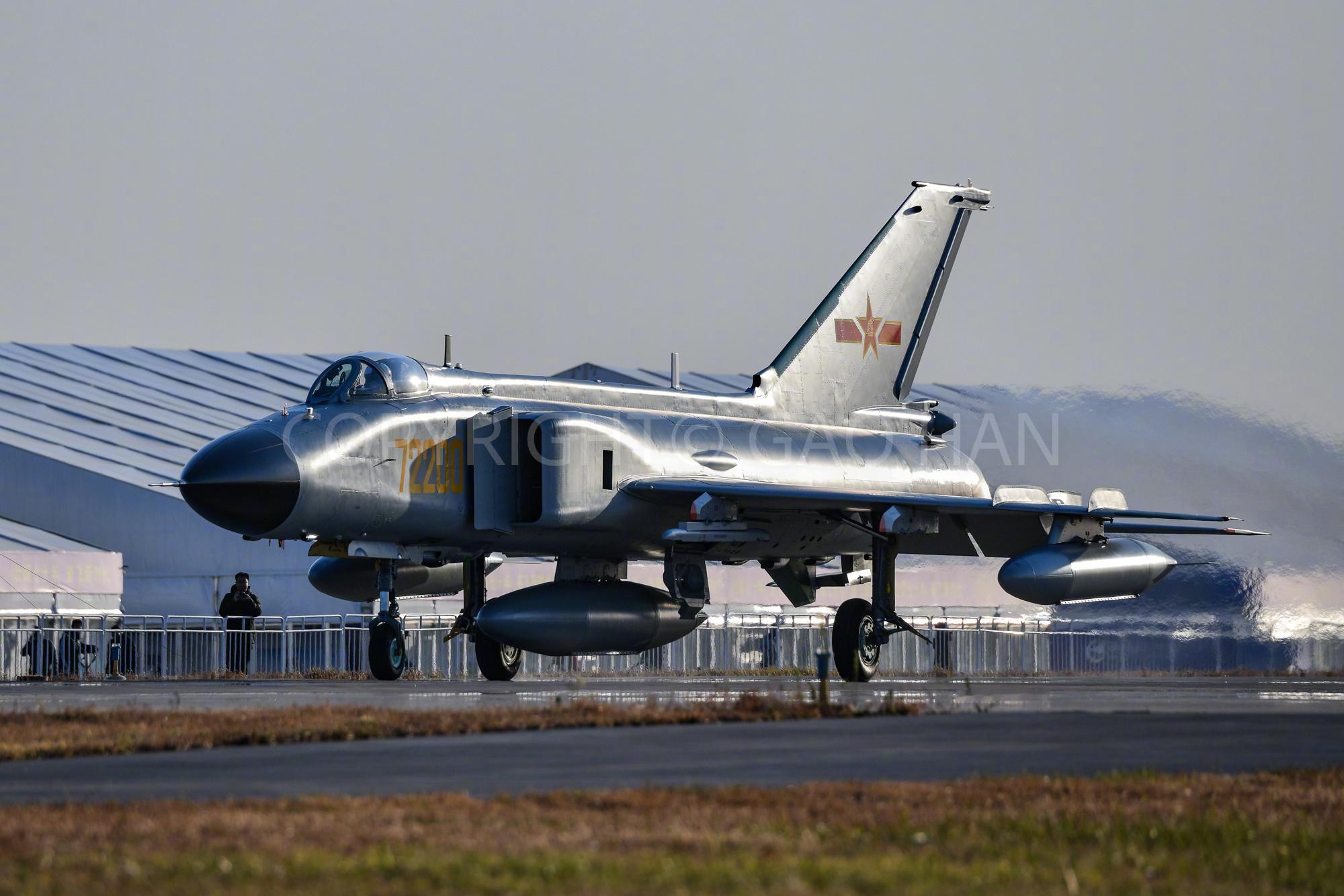 有幸拍摄了2018年和2019年长春空军开放活动上的歼-8F战斗机，至此之后现役