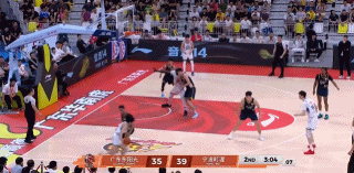 广东宏远队想赢球就得这么打！强硬的防守+快节奏进攻！不能让球轻松进入内线……