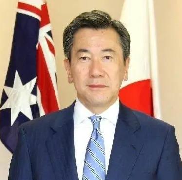 日本前大使山上信吾曾对德国媒体说，中国已经不是日本熟悉的中国了，眼里更看重美国，