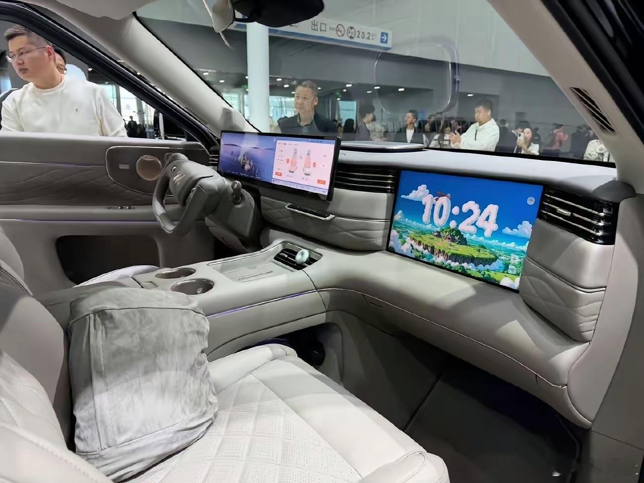 智己五周年实现单月盈利智己五周年达成单月盈利，堪称阶段性里程碑。首先是销量上，