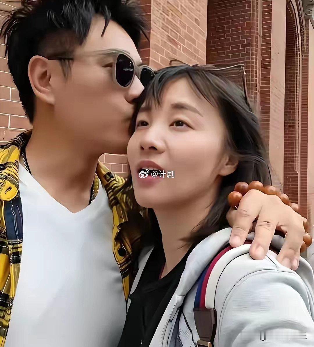 这是薛之谦的前任章龄之，今年39岁两个孩子的妈妈，地道的上海姑娘，也是认真的雪原