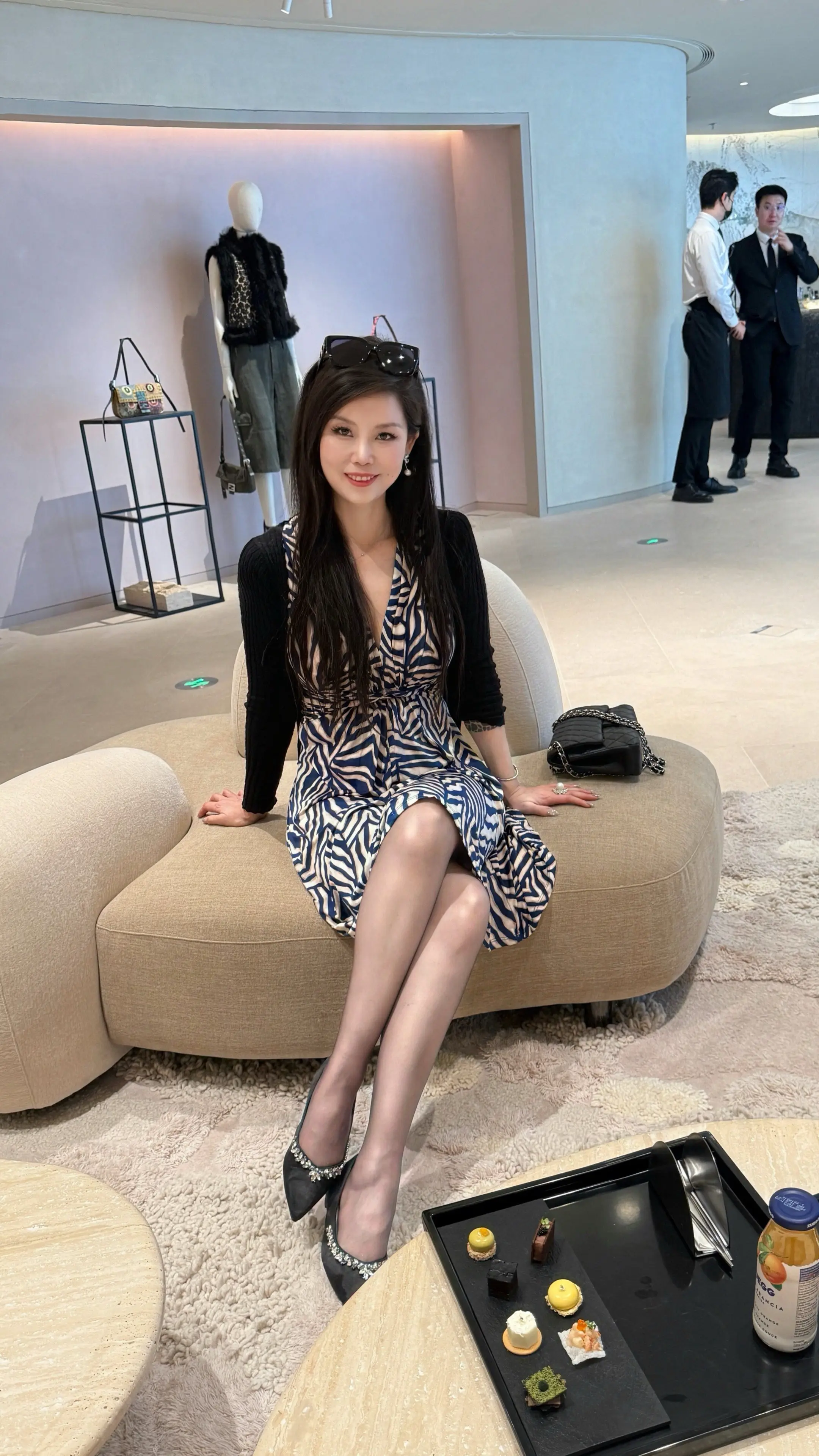慢下来，给自己充个电 柔光包裹的角落，松弛感慢慢漫上来～ 偷得浮生这片...