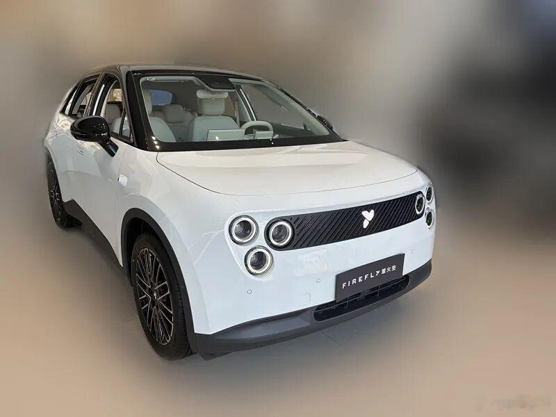 蔚来萤火虫销售反馈：1，这家店日均客流10组，有60%都是专门来看萤火虫的，人气