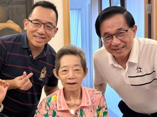 今天，陈水扁再度发文感谢儿子陈致中一直站在家人前面给姐姐陈幸妤打气！陈水扁表示，