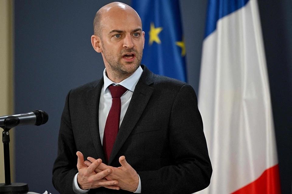 泽连斯基口无遮拦的发泄，又被法国打脸当地时间2月1日，法国外长巴罗直接戳破