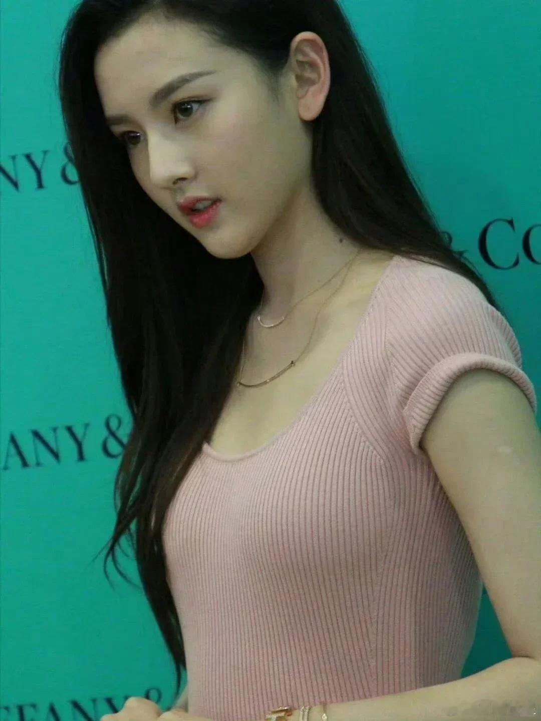宋祖儿早期生图，当时还有点肉肉的！宋祖儿​​​