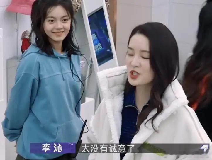 谁懂！巴黎这场聚会也太好看了谁能想到，在巴黎时装周忙碌的行程里，能凑齐这么多熟悉