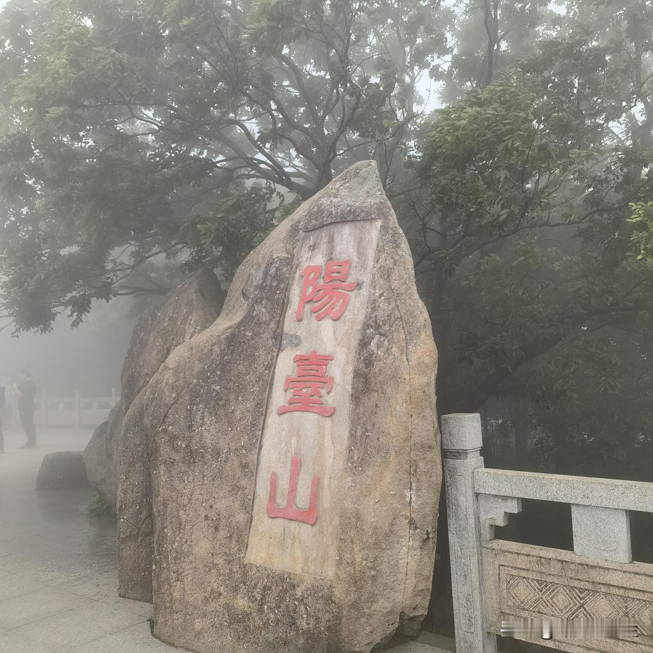 别盯着别人，要盯着自己的目标。不知道你有没有过这样的时刻：看到别人升职加
