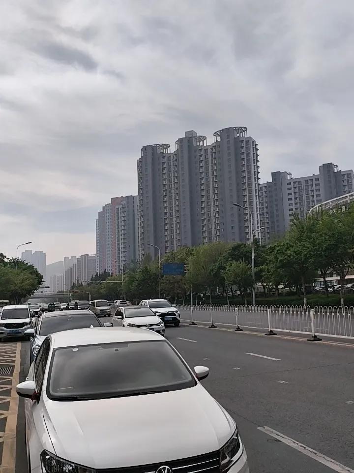 晚上做梦我都要笑醒了，根据车险6月1号要实行的新规，我的车已经九年不出险了，最低