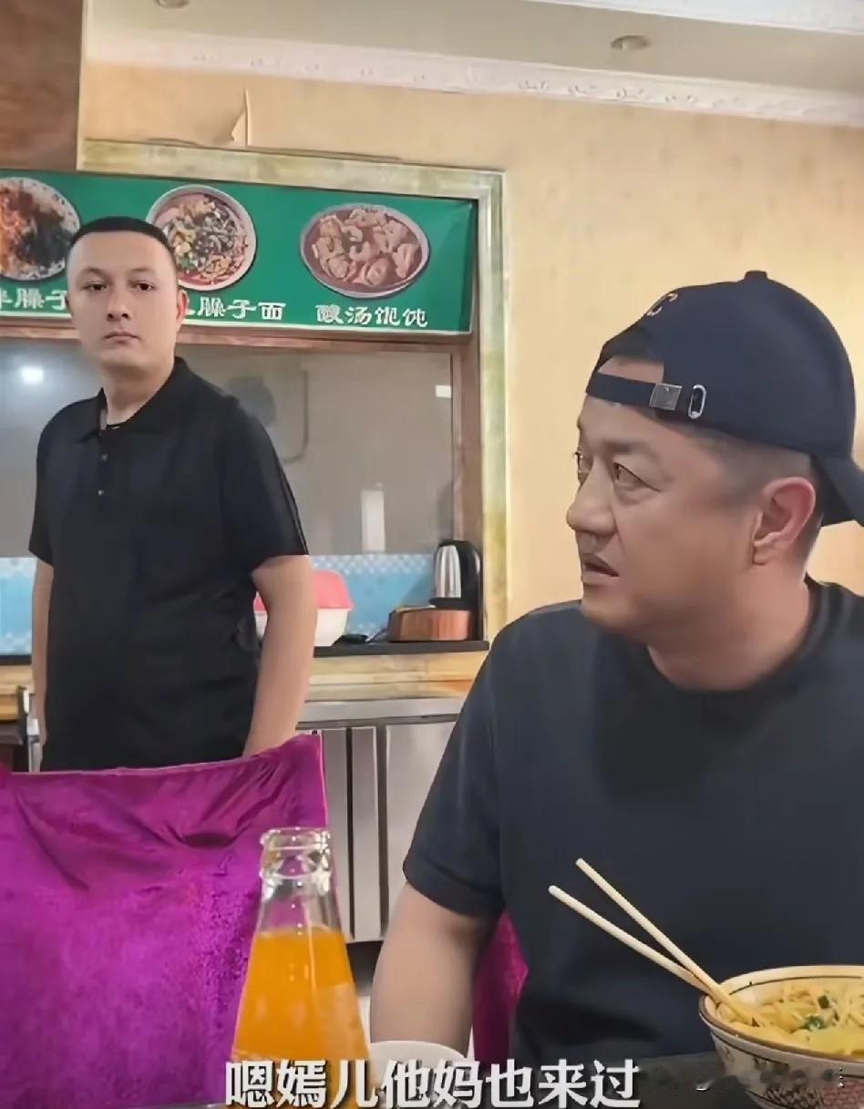 李亚鹏还爱着王菲？李亚鹏最近去乌鲁木齐餐厅吃饭，忍不住触景生情说嫣儿妈妈也来过这