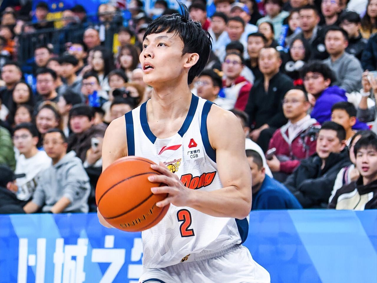 胡明轩：杰哥，这杜指导还不如继续闹肚子呢！这一回来大家都不会打球了？？？徐杰：