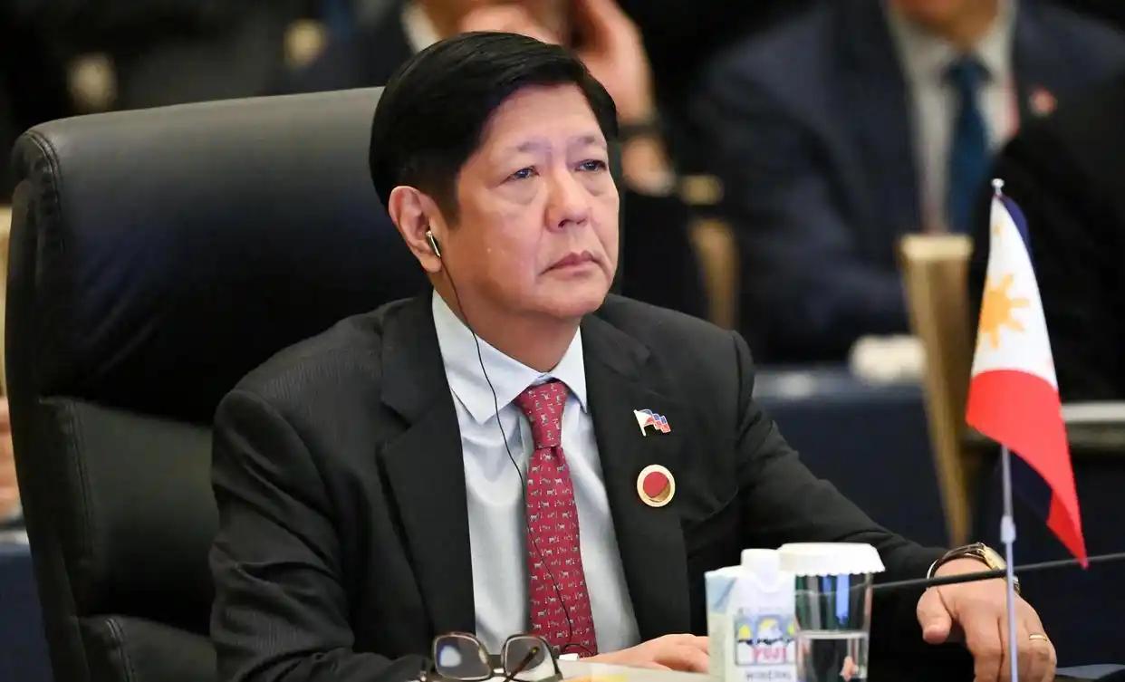 中国的第一仗，可能要在黄岩岛打响了！谁先动的手？菲律宾。谁先拿的武器？菲律宾。谁