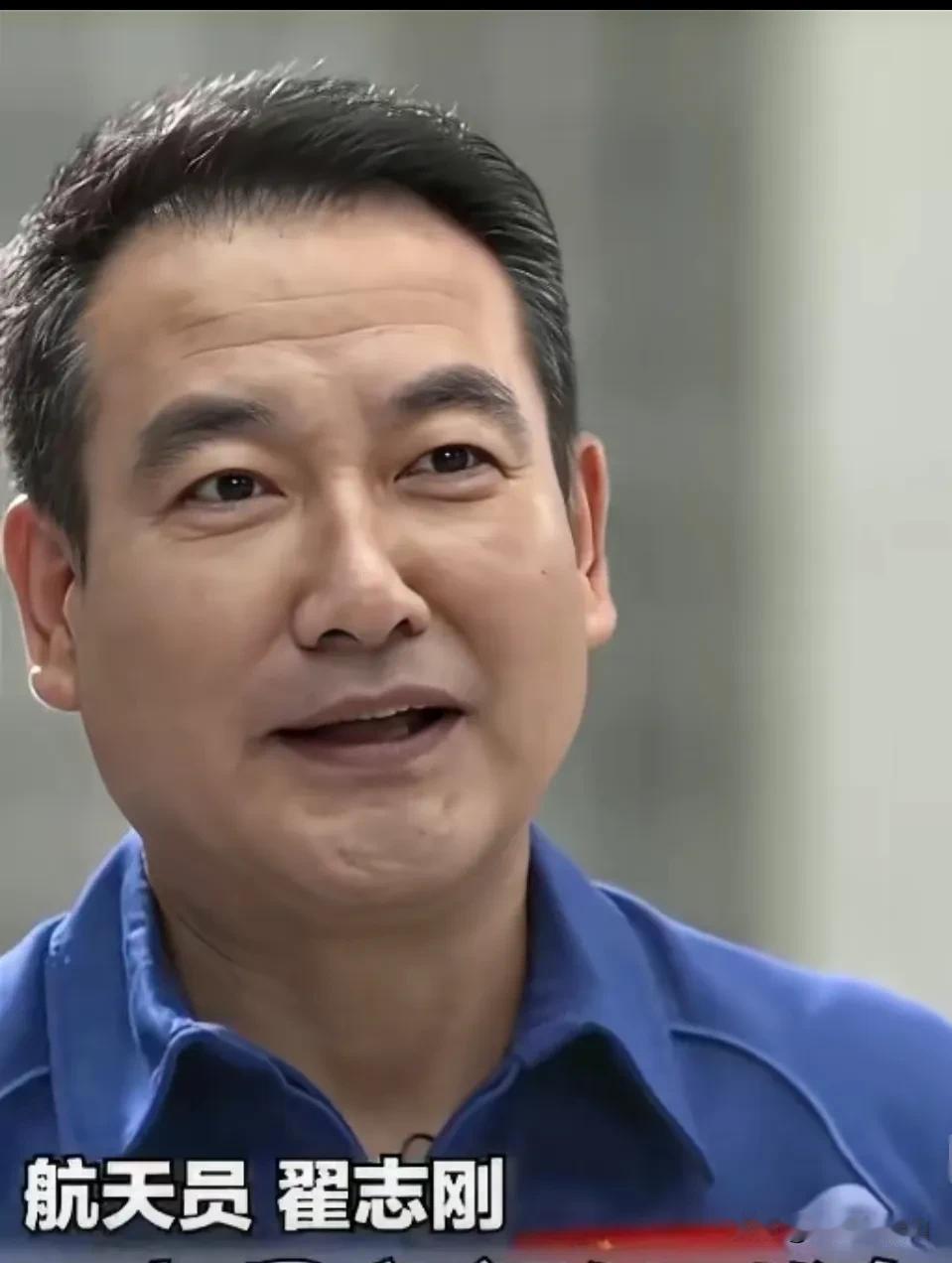 翟志刚说在天上睡觉舒服翟志刚在面对面接受董倩专访时说到在天上睡觉的情况，他