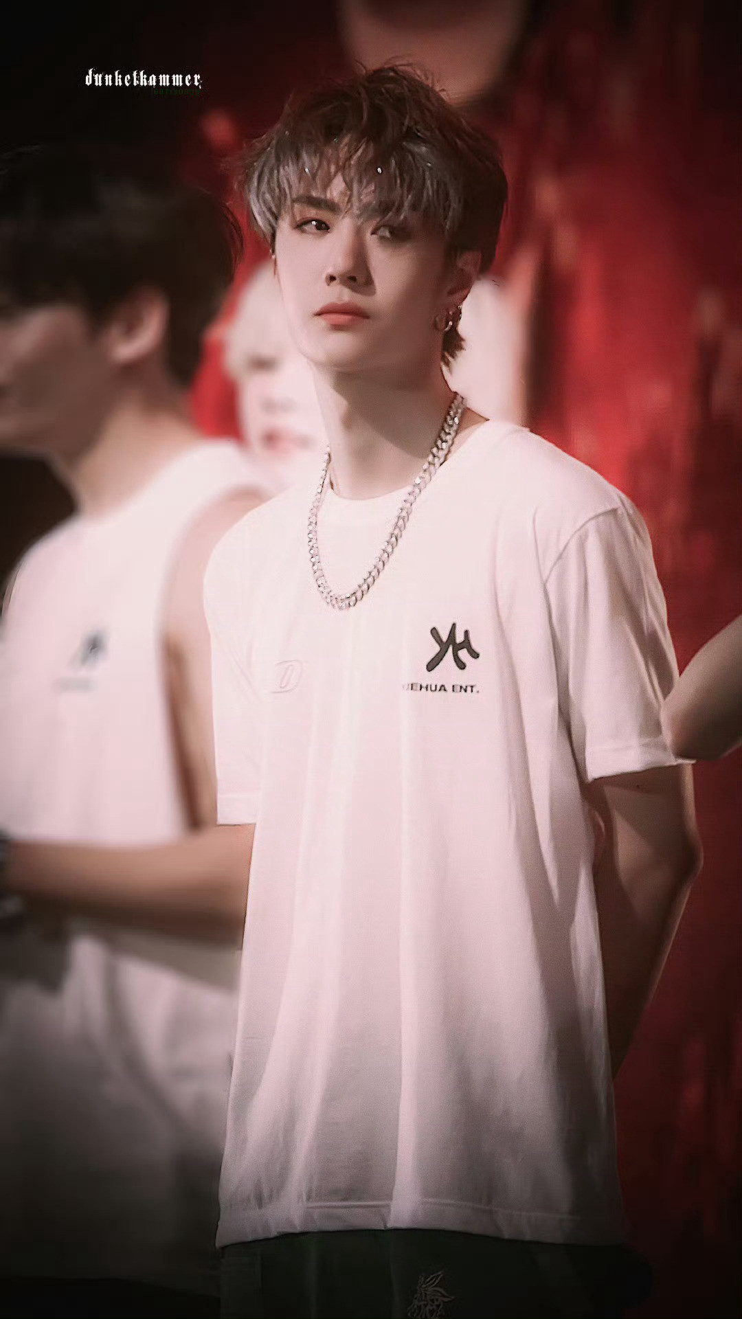 王一博身上有一股独特的气质～拽，我就是这条街上最帅最酷的仔王一博​​​