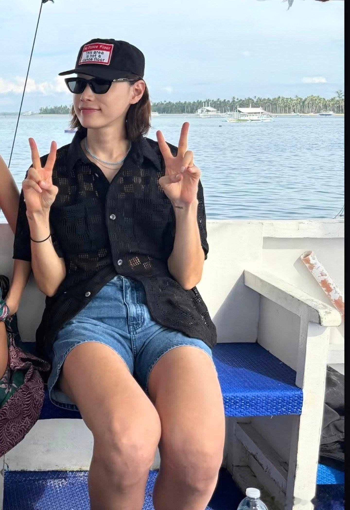 📸正在菲律宾度假的🇰🇷金软景。