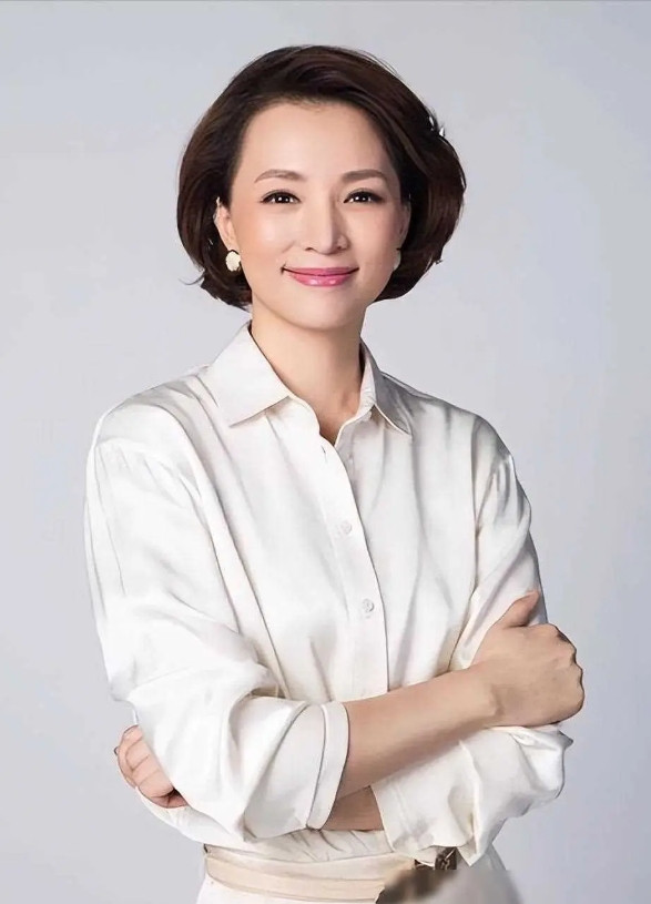 央视一姐金话筒生锈！董卿查无此人，豪门阔太隐身术修炼成功？董卿的消失像一