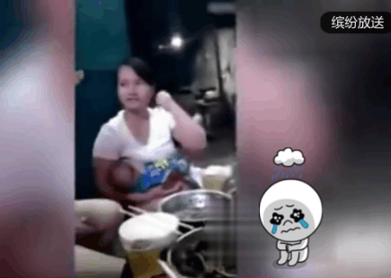实拍: 聚会上90后宝妈边哺乳边划拳喝酒 网友: 宝宝也醉了吧