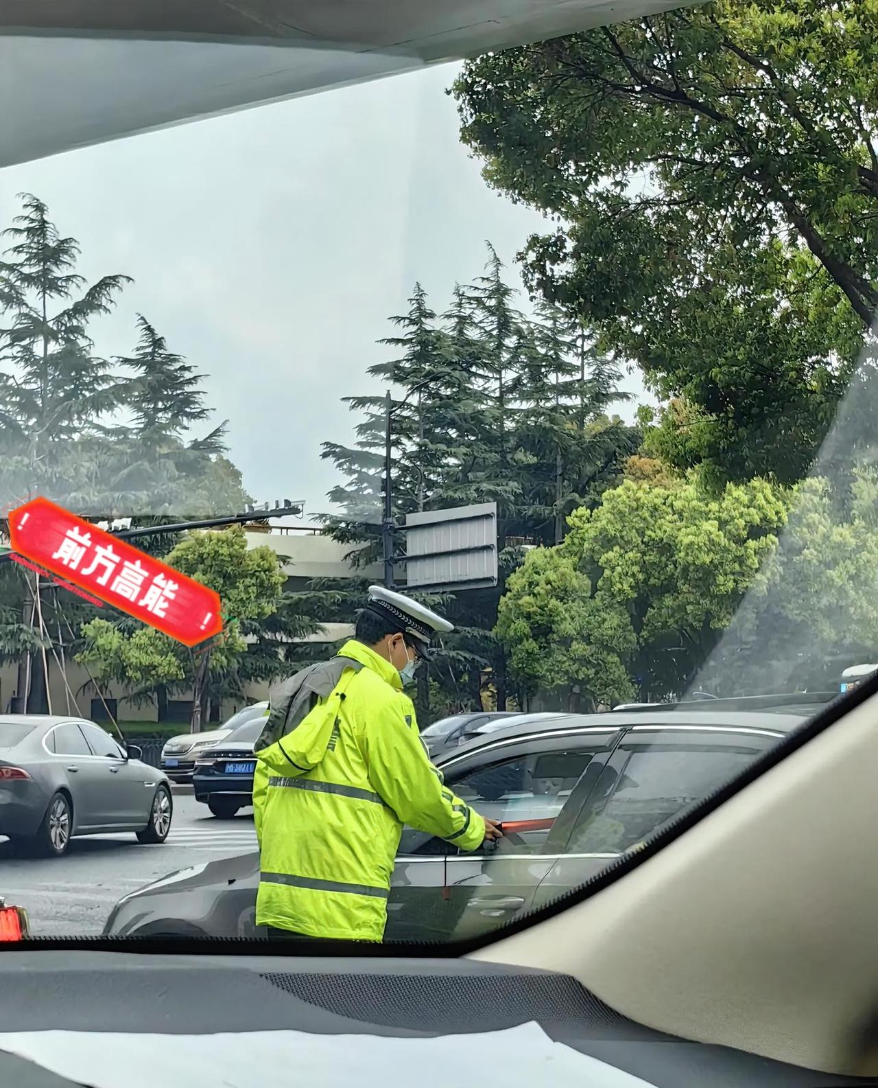 这下全国人都知道云南人有多“硬核”了！早上8点就查酒驾，直接给外省人看懵了，